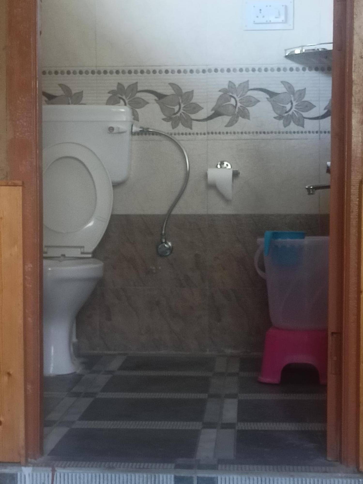 Tirthan Hilltop Home Stay Banjār Exterior foto
